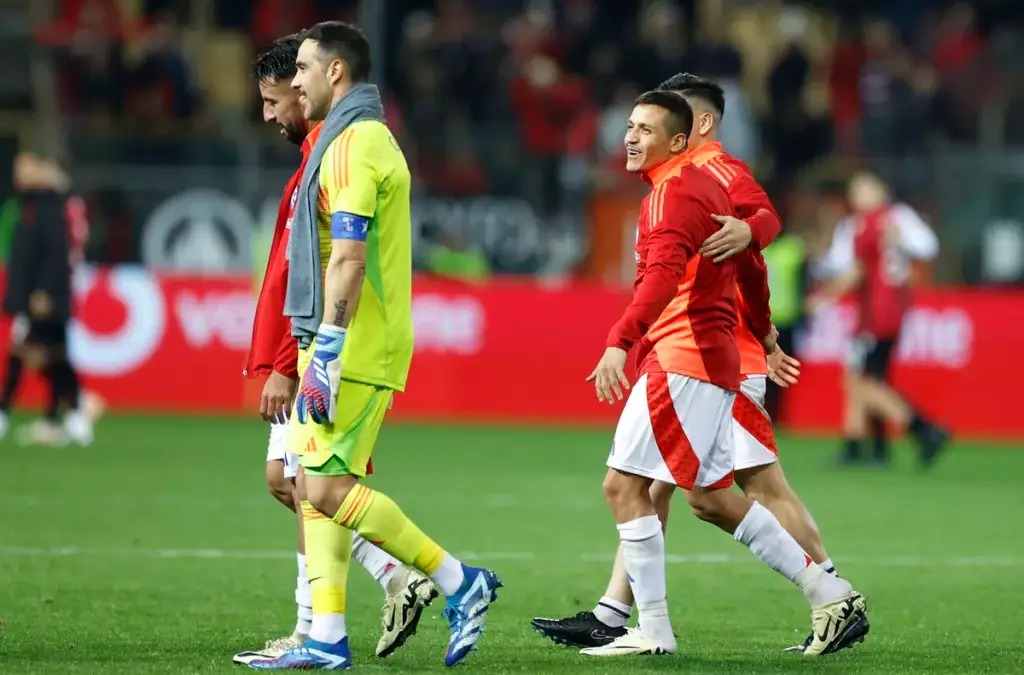 Claudio Bravo volvió a atajar en La Roja.