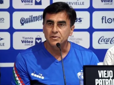 ¿Se le escapa el título? La desafortunada jornada de Gustavo Quinteros en el fútbol argentino