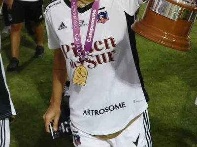 Preocupación total: Colo-Colo confirma lesión de una de sus máximas figuras y aclara su futuro deportivo