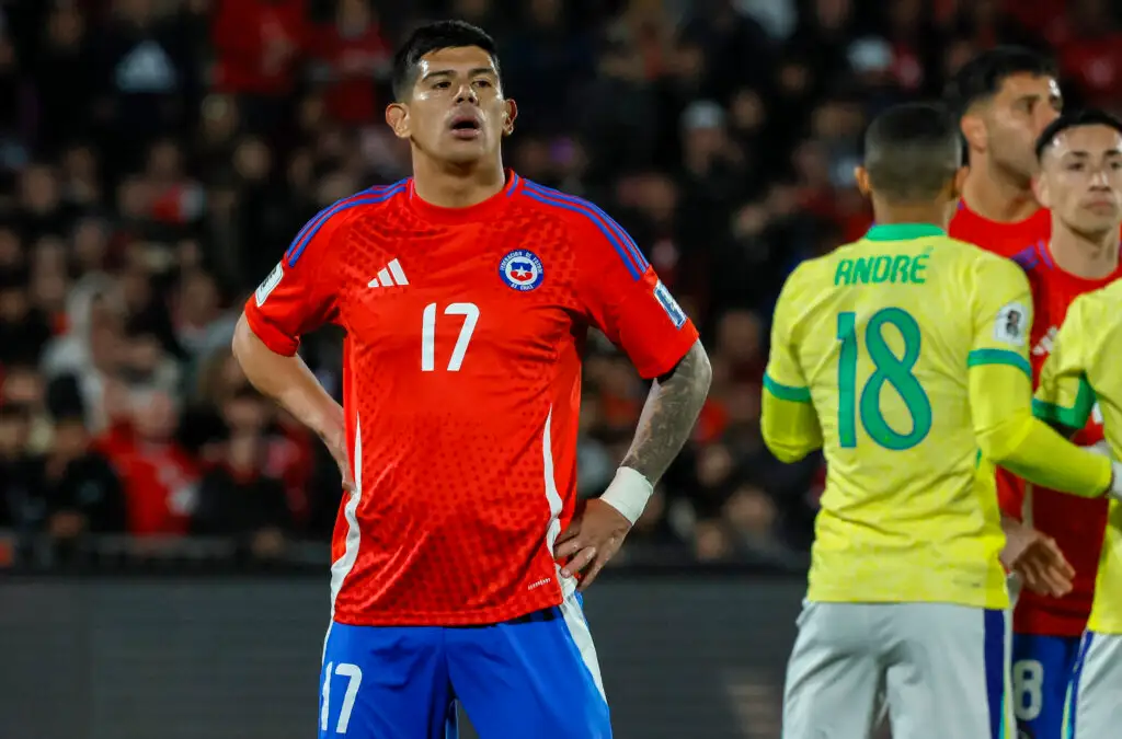 El capitán de Colo-Colo, campeón del fútbol chileno, ingresó al campo de juego a sólo segundos del final.