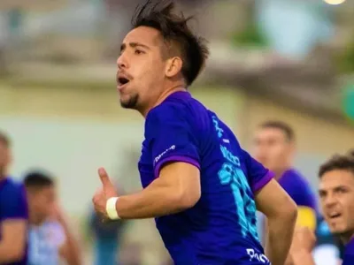 Se formó en Colo-Colo, es titular indiscutido, fue capitán y actualmente brilla como el defensa goleador de San Antonio Unido
