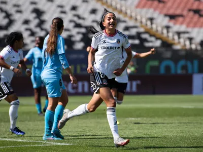 [FOTO]: Jugadores del plantel masculino sorprenden en el partido de Colo-Colo Femenino
