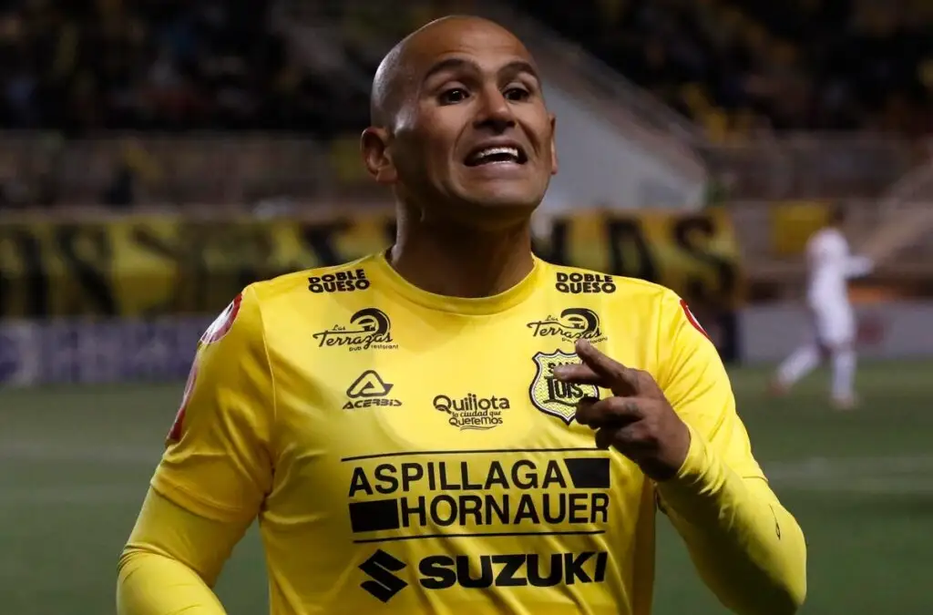 Humberto Suazo recibió una propuesta para renovar con San Luis de Quillota en 2024.