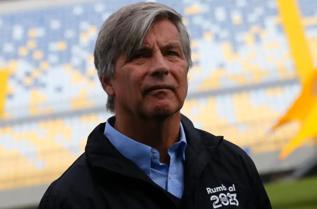 Harold Mayne-Nicholls ya presentó a Blanco y Negro los primeros avances del Estadio Monumental.