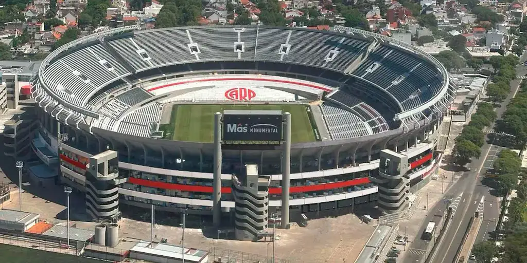 Jaime Pizarro visitó el Estadio Más Monumental.