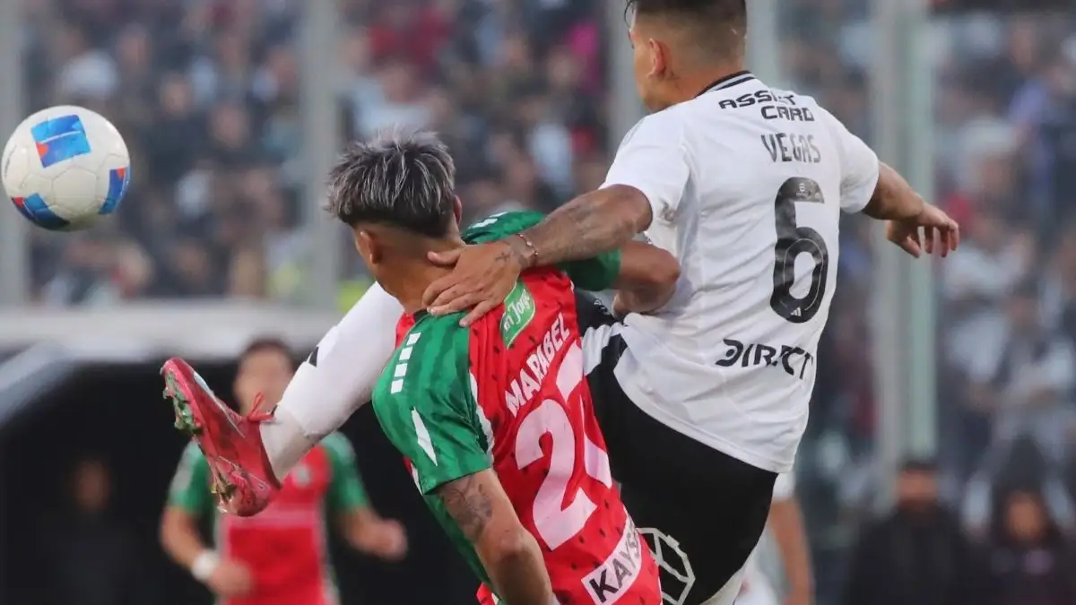 El VAR ratificó la tarjeta amarrila sobre Sebastián Vegas.