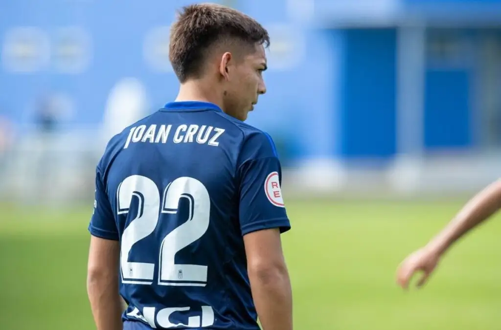 Joan Cruz y Real Oviedo fueron demandados por Colo-Colo.