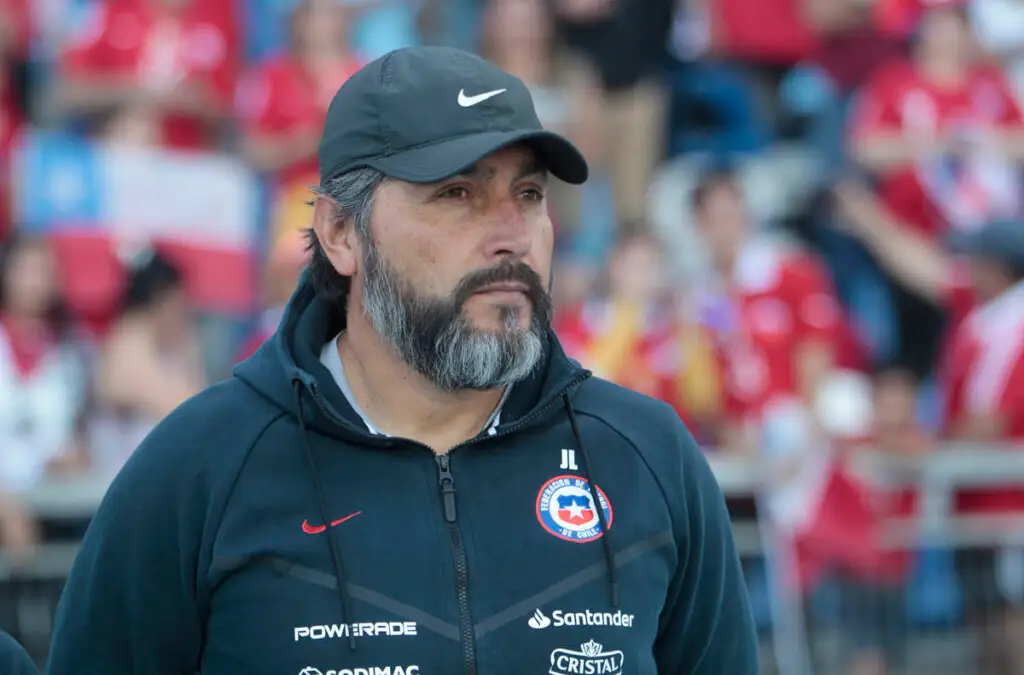 José Letelier suena para asumir la banca de Colo-Colo Femenino.