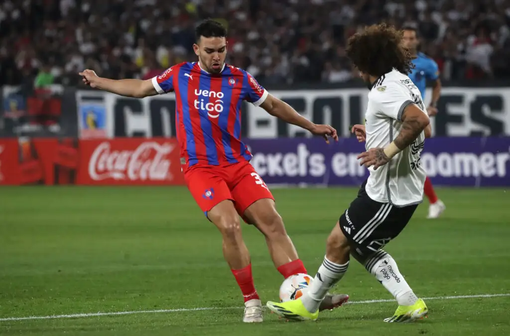 Colo-Colo vs Cerro Porteño por Copa Libertadores.