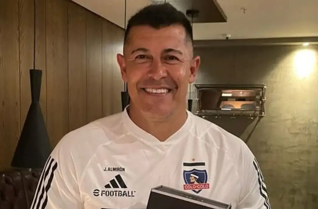 Jorge Almirón volvería Boca Juniors, pero expresó estar feliz en Colo-Colo.