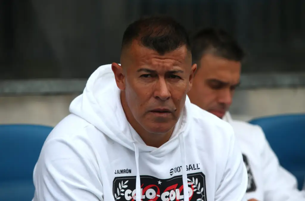 Jorge Almirón será clave en la definición del futuro de Mauricio Isla.