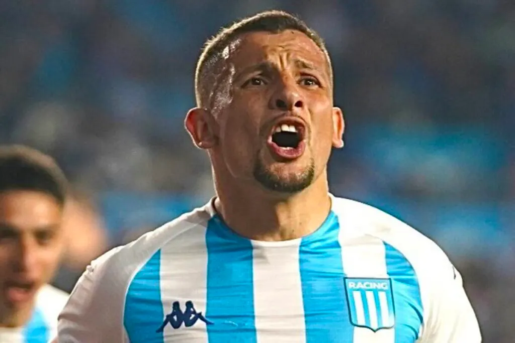 Emiliano Vecchio con la camiseta de Racing Club.