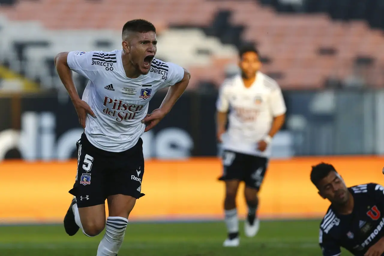 Futbol, Colo Colo vs Universidad de Chile Fecha 5, campeonato Nacional 2021. El jugador de Colo Colo Leonardo Gil celebra su gol contra Universidad de Chile durante el partido de primera division disputado en el estadio Monumental de Santiago, Chile. 25/04/2021 Dragomir Yankovic/Photosport Football, Colo Colo vs Universidad de Chile Fifth date, 2021 National Championship. Colo Colo’s player Leonardo Gil celebrates after scoring against Universidad de Chile during the first division match held at the Monumental stadium in Santiago, Chile 25/04/2021 Dragomir Yankovic/Photosport
