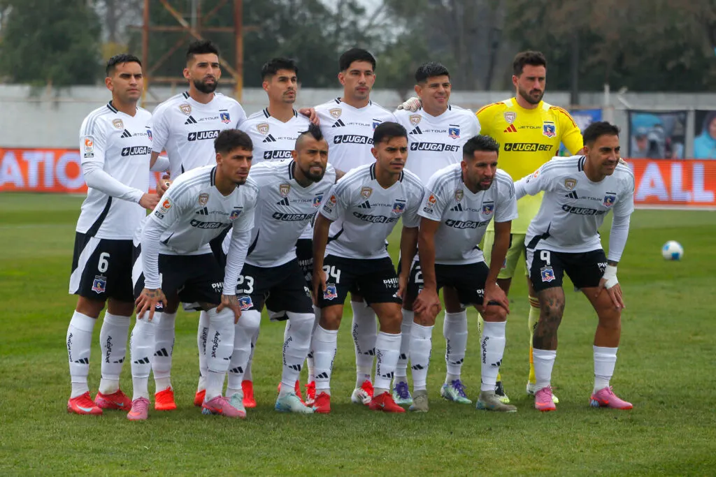Futbol, O’Higgins vs Colo Colo,
Fecha 17 Liga de Primera 2025.

El equipo de Colo Colo posa para los fotografos durante el partido de primera division realizado en el Estadio Jorge Silva de San Fernando, Chile.
27/07/2025
Jorge Loyola/Photosport

Football, O’Higgins vs Colo Colo
17nd turn, 2025 First division league

Colo Colo’s team poses for the photographers, during the first division match held at the Jorge Silva stadium
San Fernando, Chile.
27/07/2025
Jorge Loyola/Photosport. Tabla de posiciones.
