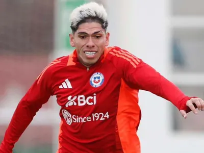 «Se diluye el juego»: Ex seleccionado cuestiona la posible titularidad de Carlos Palacios en La Roja