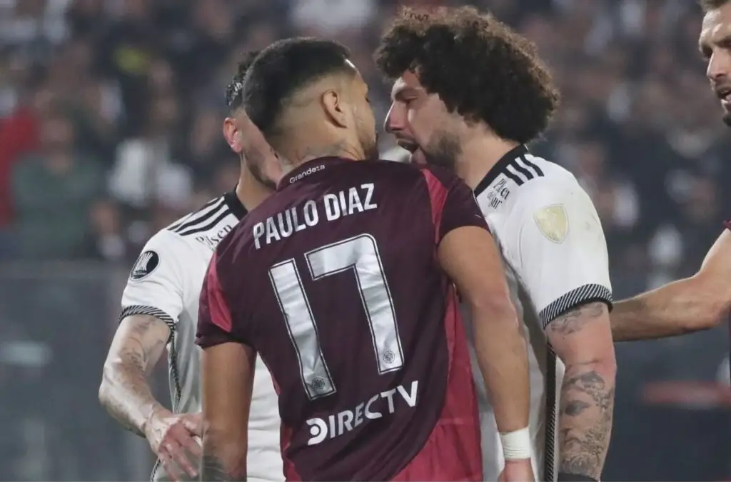Paulo Díaz y Maximiliano Falcón tuvieron un tenso cruce.