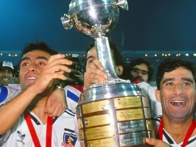 Bochornoso: Colo-Colo lanza medallón conmemorativo por la Copa Libertadores de 1991 con insólitos errores