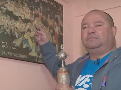 Campeón de Libertadores subastará camiseta de 1991 autografiada por todo el plantel