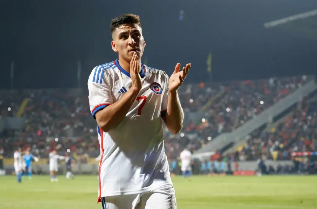 Marcelino Núñez se podría perder varios partidos de ‘La Roja’ tras su expulsión.
