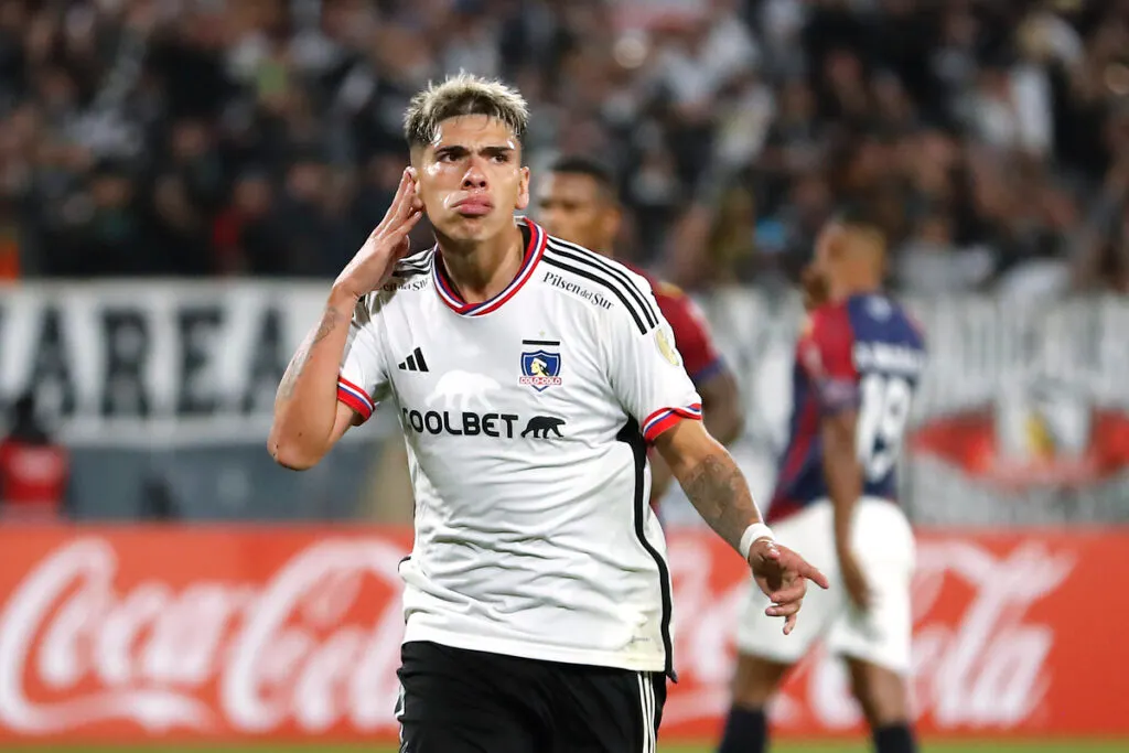 Carlos Palacios celebrando su gol frrente a Monagas en Copa Libertadores.