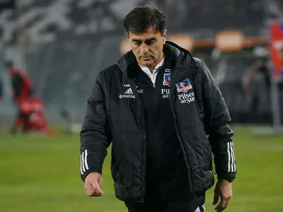 Malas noticias: Gustavo Quinteros recibió un duro golpe al mando de Colo-Colo