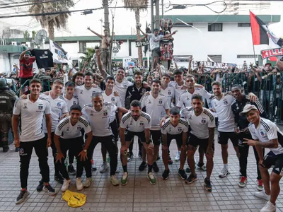 [VIDEO] Locales en todo Chile: Colo-Colo fue recibido por cientos de hinchas en su llegada a Copiapó