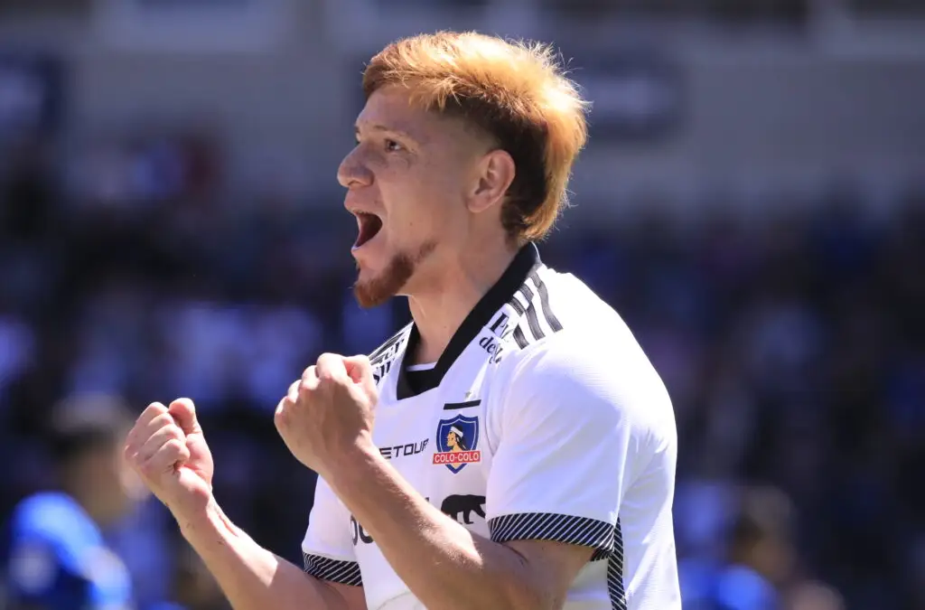 Hinchas de Colo-Colo extrañan a Leonardo Gil.