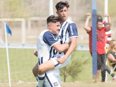 ¿Se acerca el «9»? Favio Cabral sigue conversando con Colo-Colo