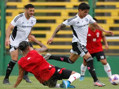 Pensando en la Supercopa: Revisa las dos formaciones que utilizó Colo-Colo en el amistoso ante Huracán