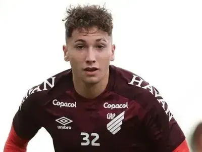 Se sumó Luciano Arriagada: La lista de 7 canteranos que no se consagraron en el extranjero tras irse de Colo-Colo