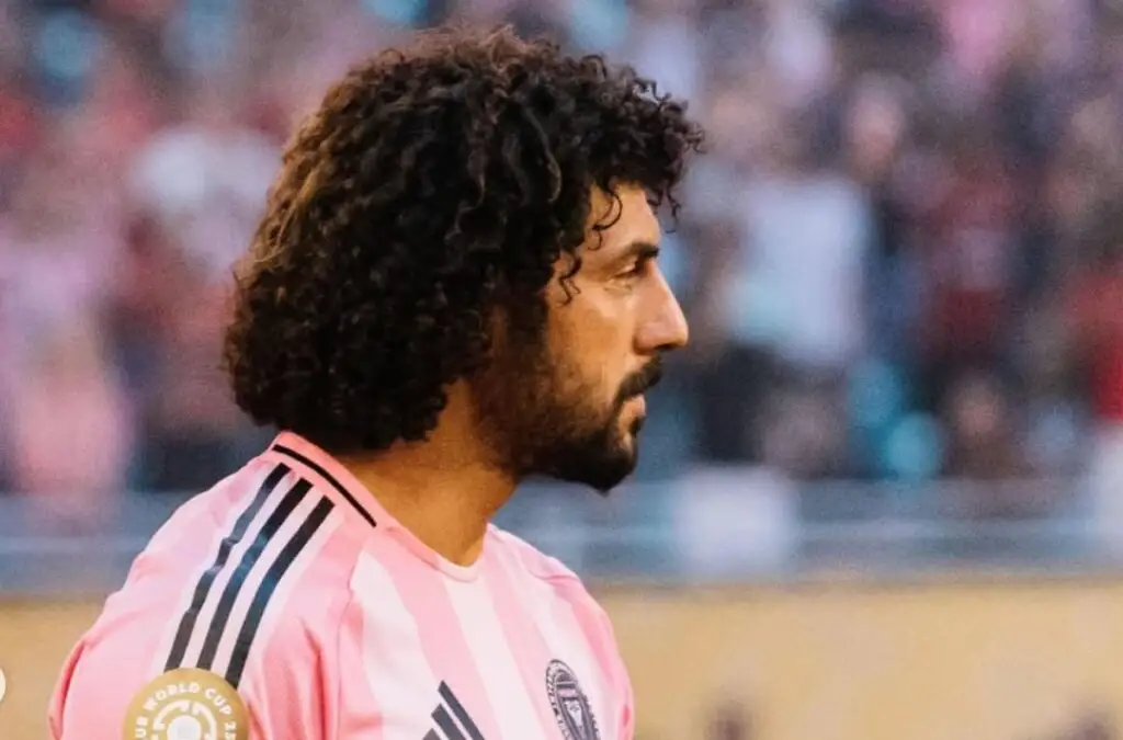 Maxi Falcón despejó nuevamente un balón sobre la línea.
