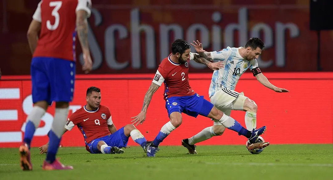Argentina se reparte los puntos con Chile. Foto: EFE