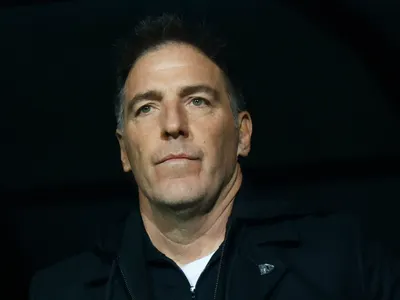 Eduardo Berizzo no lo puede creer: Futbolista de La Roja sufrió inesperada lesión y podría ser baja para las Eliminatorias