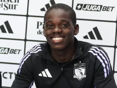 «Los sueños se cumplen»: Manley Clerveaux firmó su primer contrato profesional con Colo-Colo