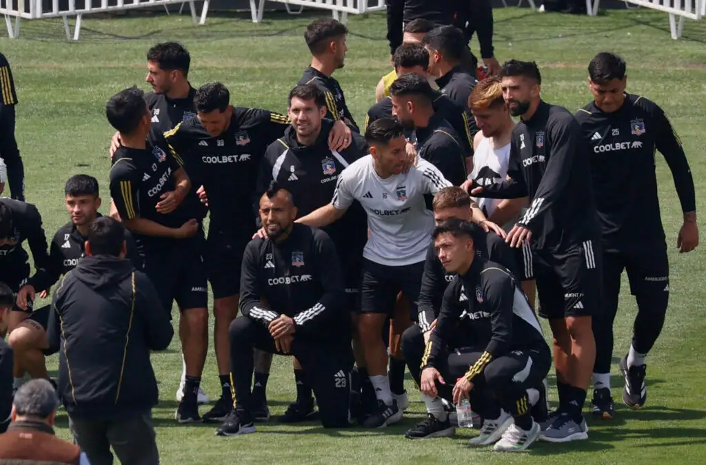 14 jugadores de Colo-Colo deben definir su futuro.