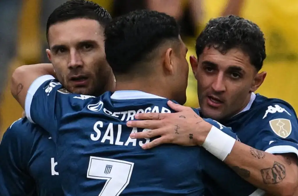 Racing Club superó a Atlético Bucaramanga en Colombia.