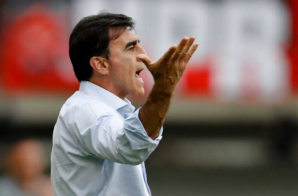 Gustavo Quinteros está afinando los últimos detalles para enfrentar a Everton.