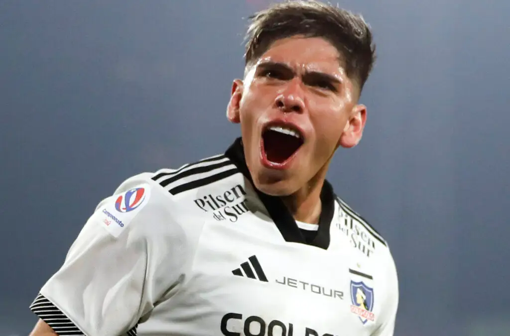 Carlos Palacios fue una de las figuras de Colo-Colo en el triunfo frente a Junior de Barranquilla.