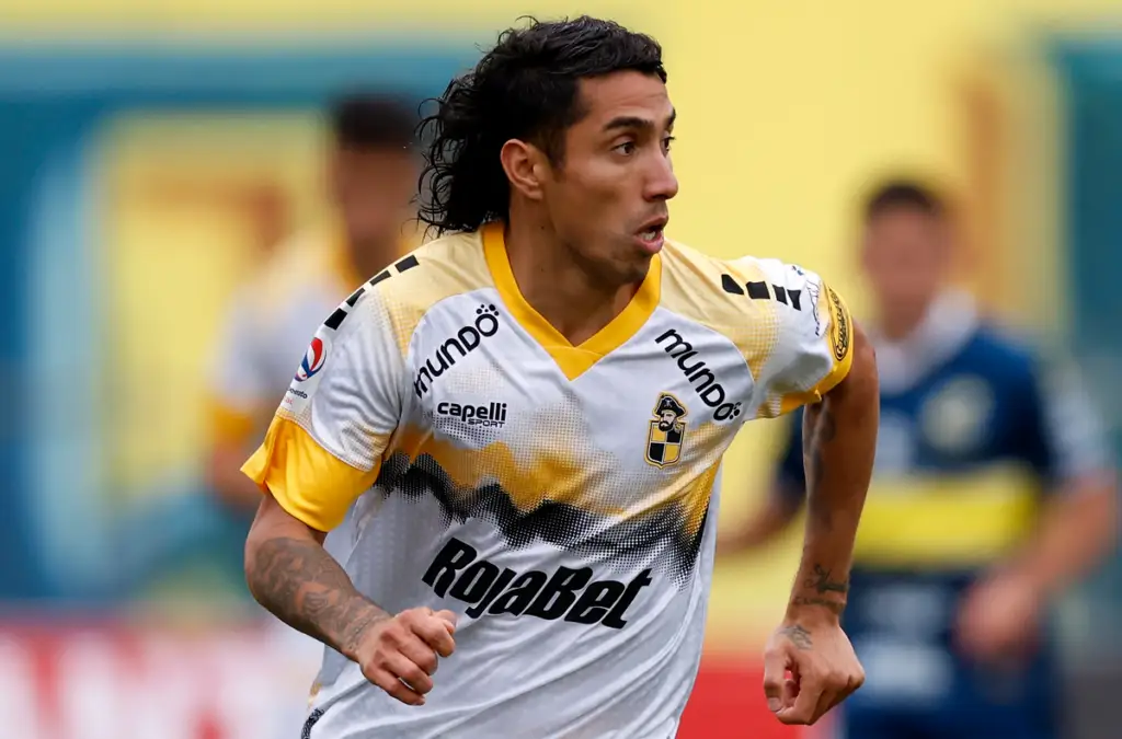 Luciano Cabral no podrá jugar la Copa América con La Roja.