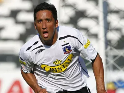 Vistiendo la camiseta de Colo-Colo: Lucas Barrios eligió el mejor gol de su carrera