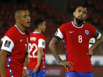 Alarma en la Roja: Arturo Vidal puede perderse el duelo ante Argentina