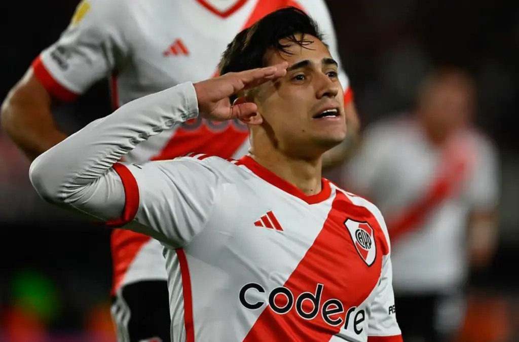 Pablo Solari anotó un gol en el triunfo de River Plate sobre Independiente de Avellaneda.