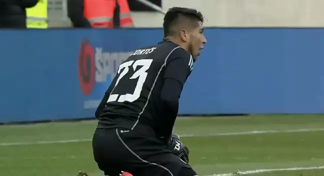 Brayan Cortés jugando por La Roja en 2022