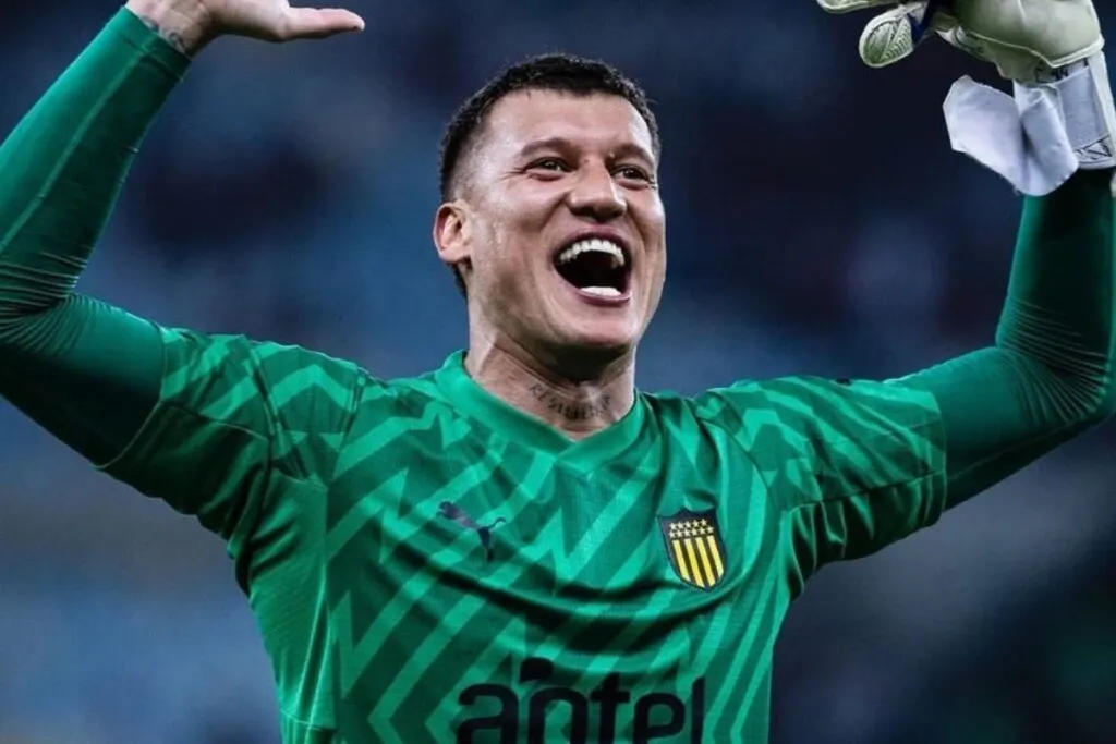 Primer plano a Washington Aguerre con la camiseta de Peñarol.