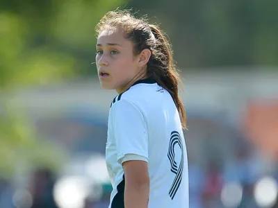 Lo lleva en la sangre: Hija de Carlos Muñoz marca un póker con la camiseta del Cacique