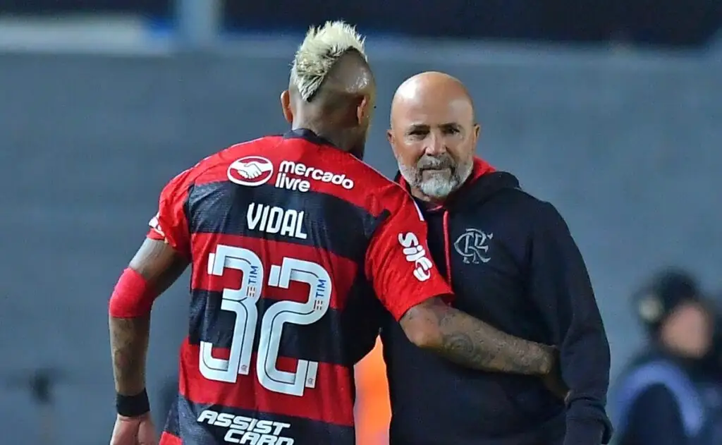 Arturo Vidal no tendría la mejor relación con Jorge Sampaoli.