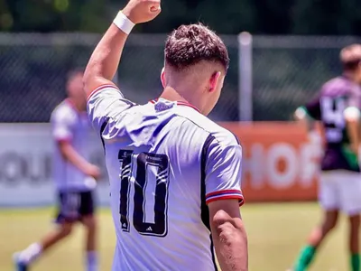 El inesperado refuerzo: La verdadera razón por la que Enzo Riquelme volvió antes a Colo-Colo