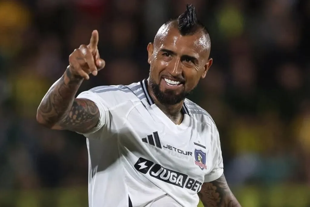 Arturo Vidal con la camiseta de Colo-Colo en la pretemporada.
