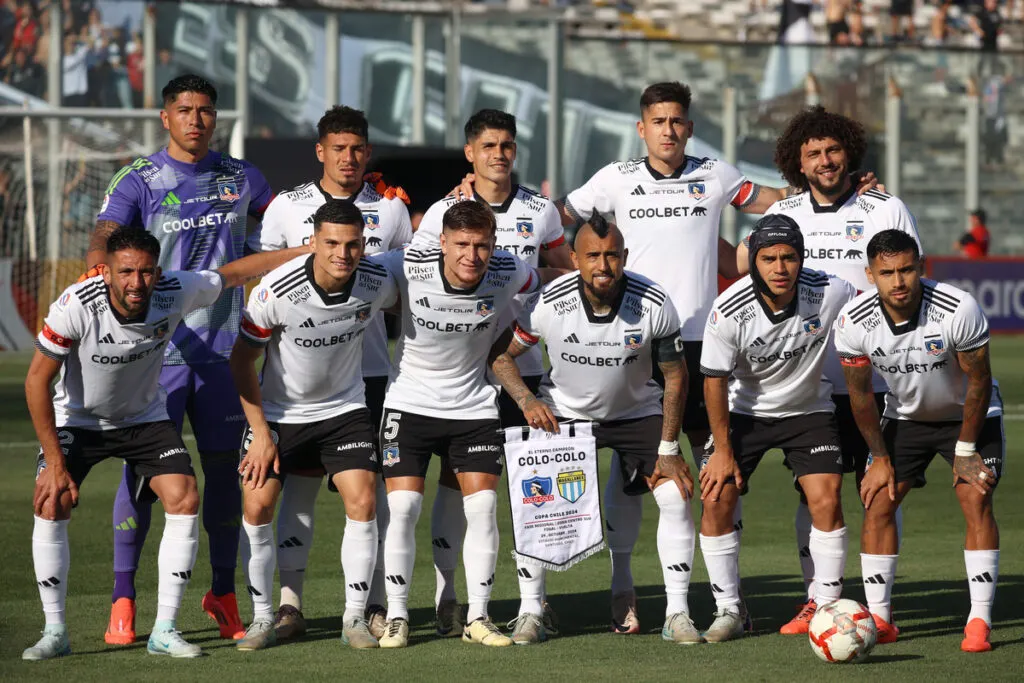 Formación titular de Colo-Colo para el partido de Copa Chile frente a Magallanes en el Estadio Monumental.