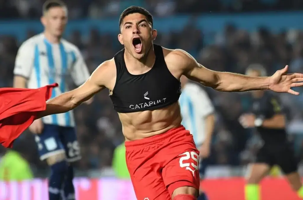 Braian Martínez celebrando un gol con Independiente.